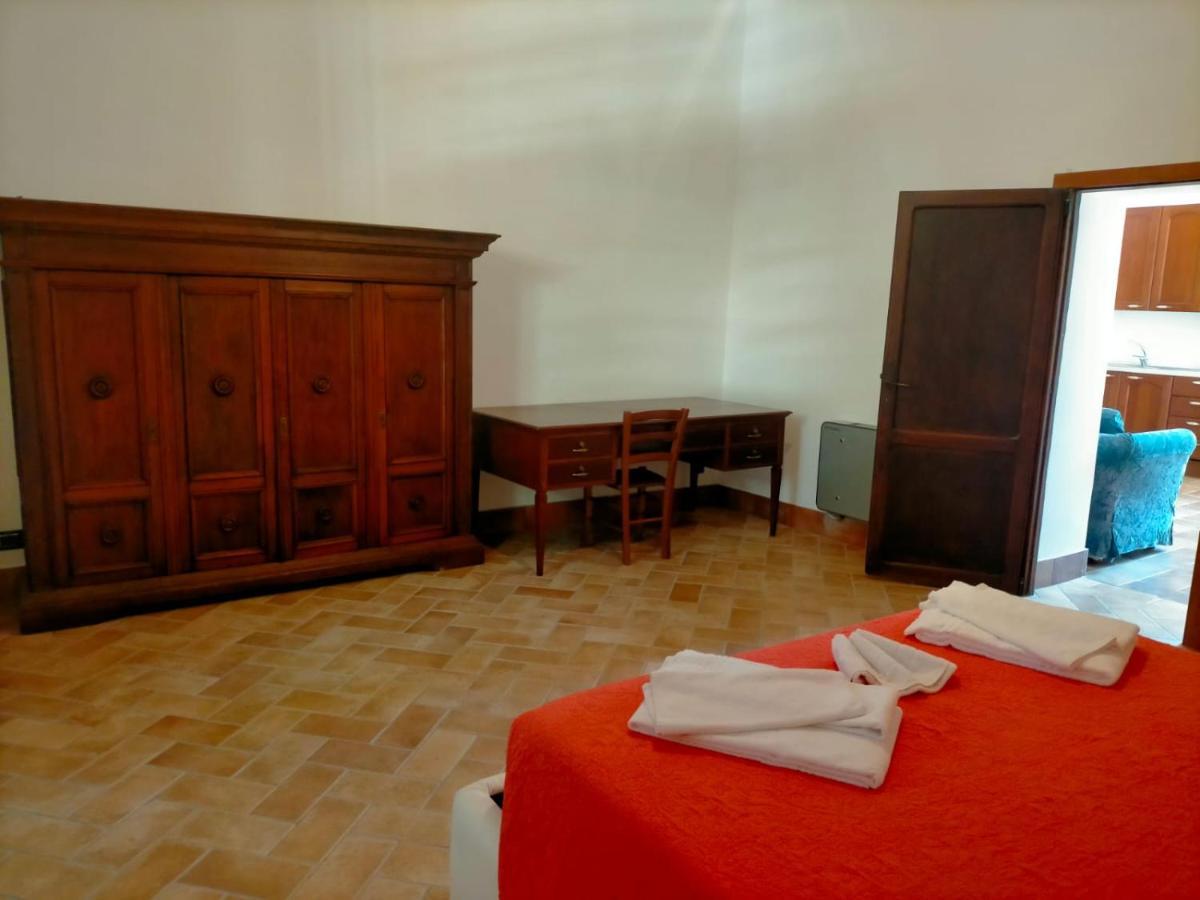 Antico Borgo La Commenda Aparthotel Монтефиасконе Екстериор снимка