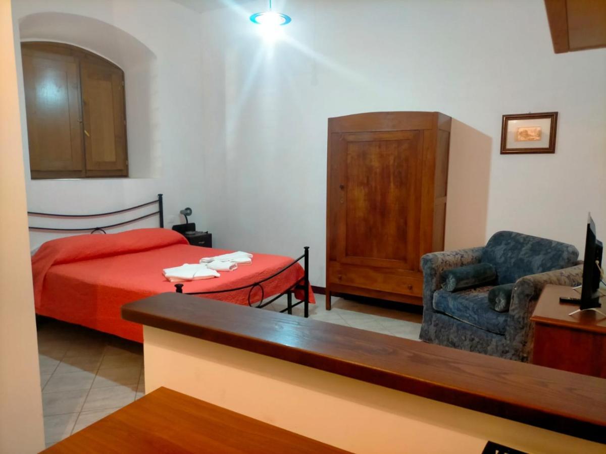 Antico Borgo La Commenda Aparthotel Монтефиасконе Екстериор снимка